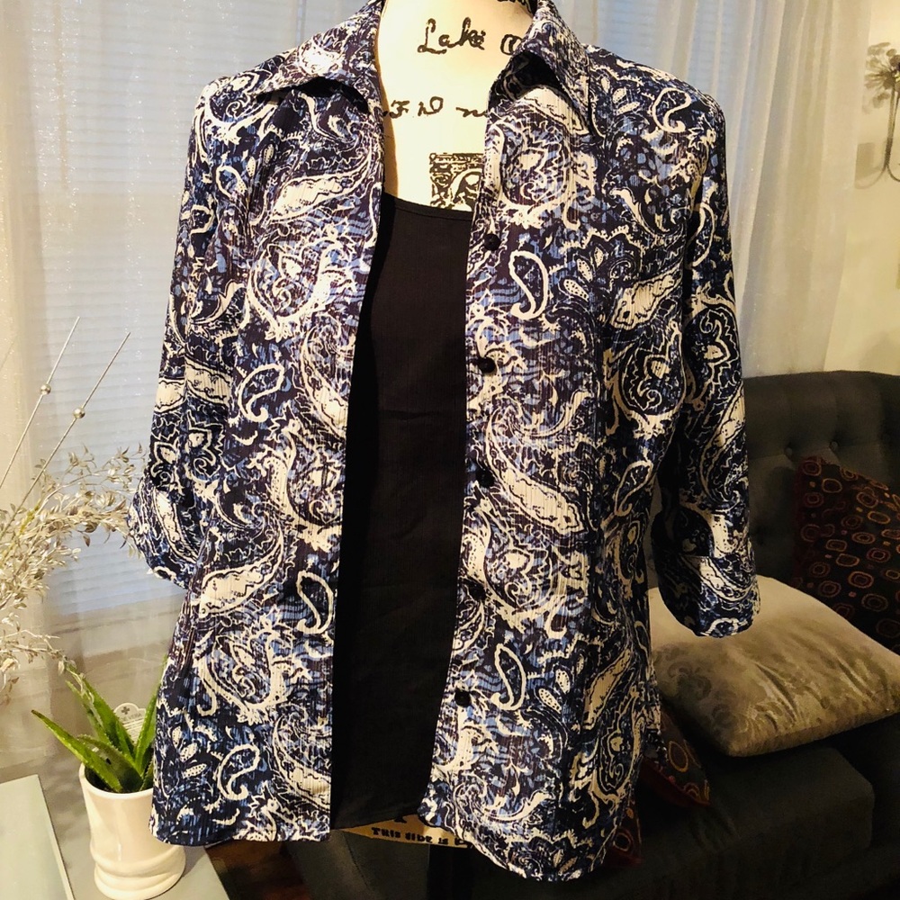 Notations tops women’s button down shirt. - Picture 2 of 6